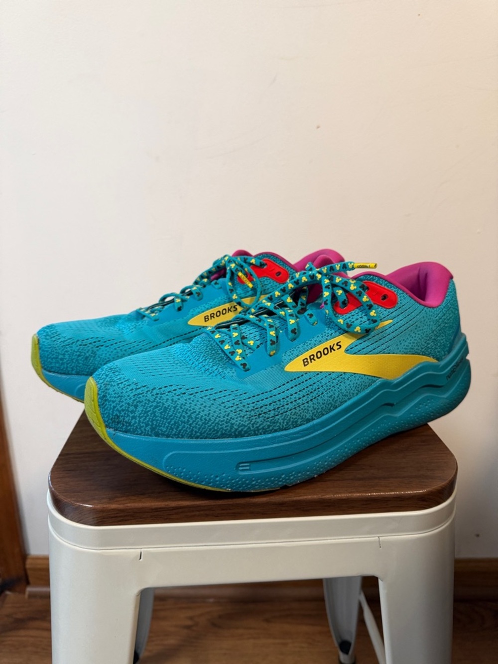 Brooks rundisney Ghost Max 2 Turquoise Sneakers with Pink and Yellow Accents - Picture 2 of 5